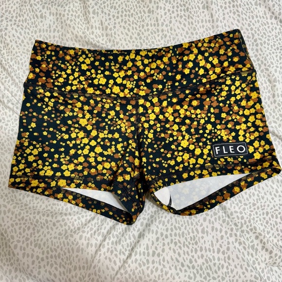 Fleo Daisy Print Floral Confetti Athletic Shorts Size L - Picture 2 of 6